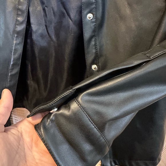 Guess Black Faux Leather Belted Shirt Jacket - Picture 8 of 9